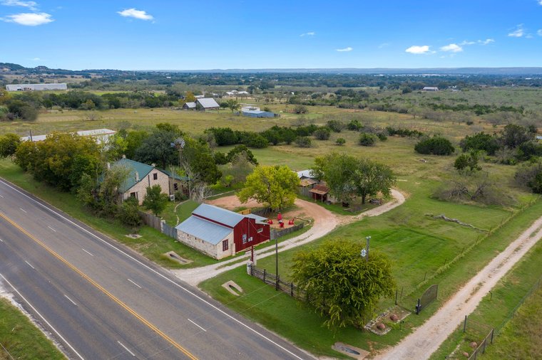 Gorgeous Barn Cabin with Firepit 10min from Main St