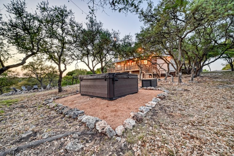 Luxury 23-AC Ranch with Hot Tub and Fire Pit!