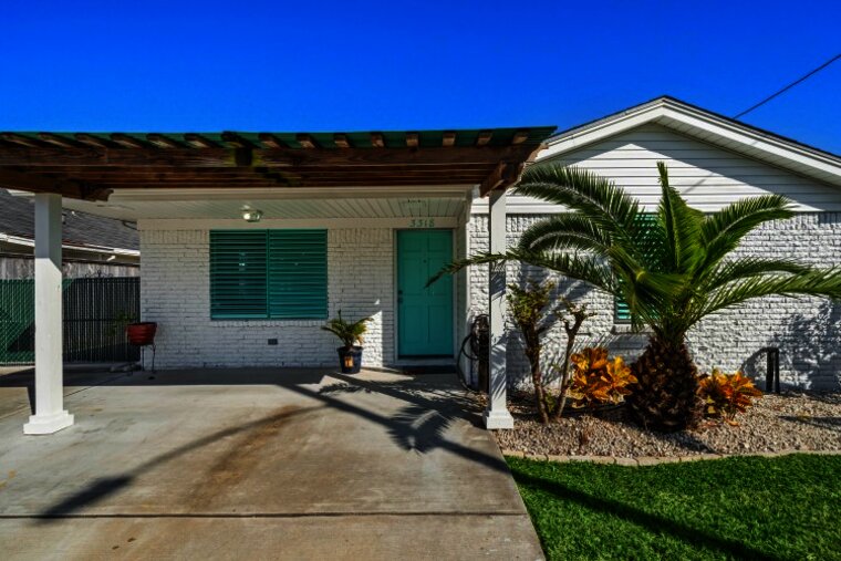 Galveston Beach Lodge|BeachBox|Walk to Sea Wall