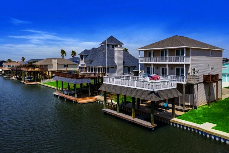 Big Kahuna|BeachBox|Waterfront w/Boat Slip & Deck!
