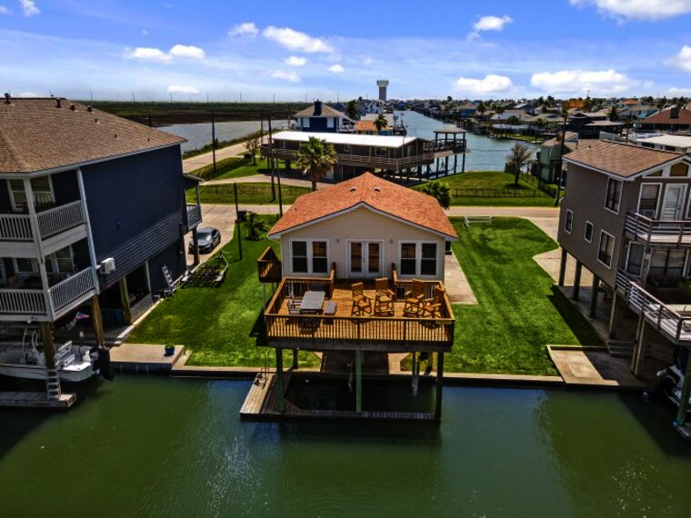 The Sunriser |BeachBox| Big Deck & Canal Access!