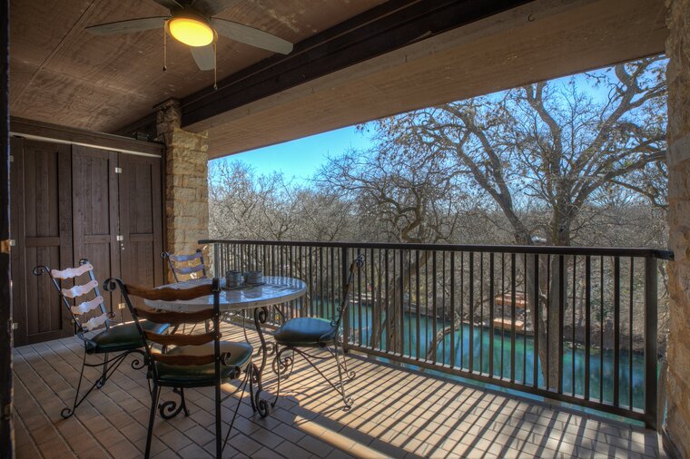 NEW! Luxury Riverfront Condo 1BLK to Schlitterbahn!